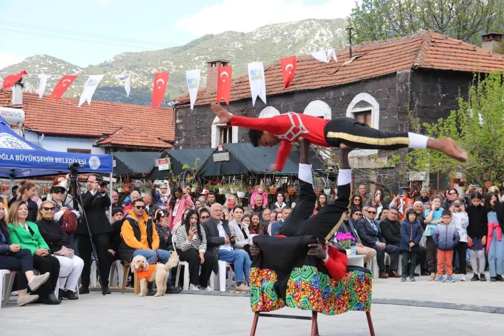 Etiyopya Akrobasi Grubu Yeşilüzümlü Festivali